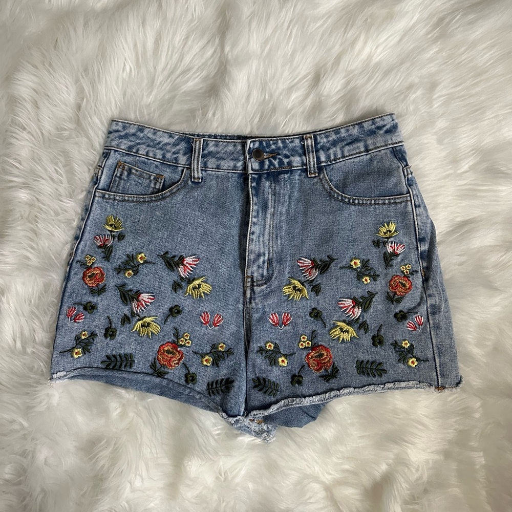 Embroidered Floral Denim Shorts - Light Blue